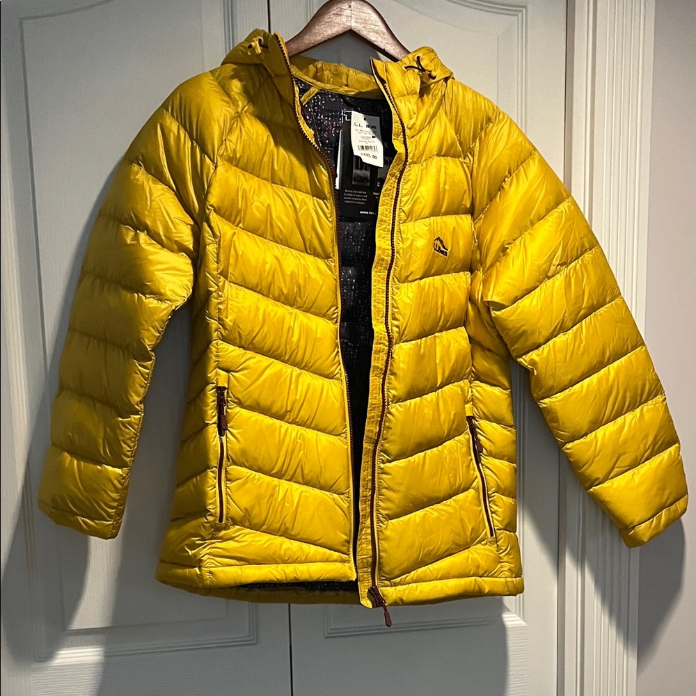 Brand new L.L Bean UL 850 down women jacket with hood